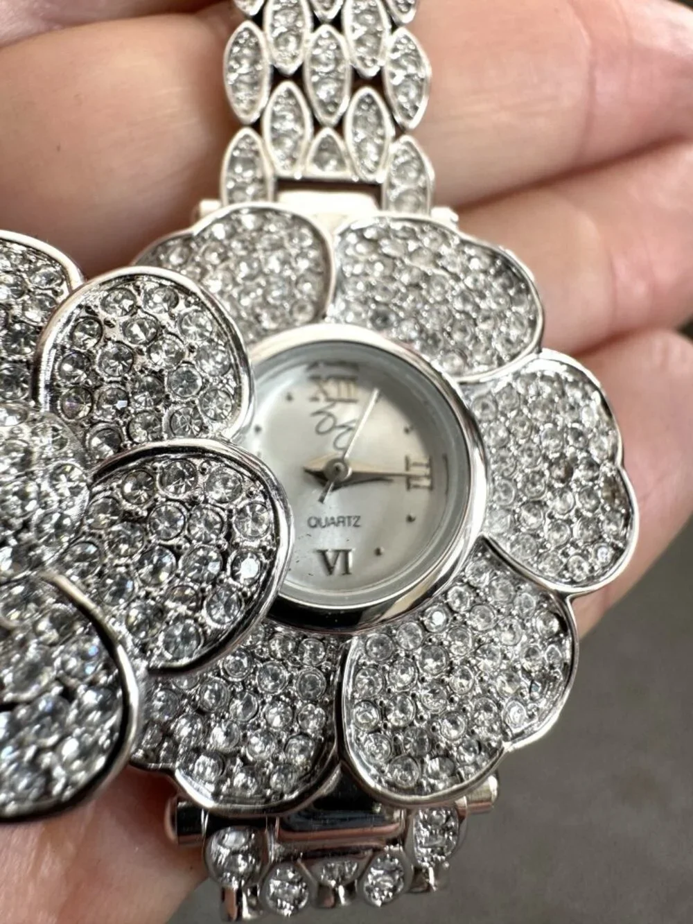 NIB Vtg SUZANNE SOMERS FLOWER Hidden WATCH with 2 BANDS -Crystals +Black -Unworn